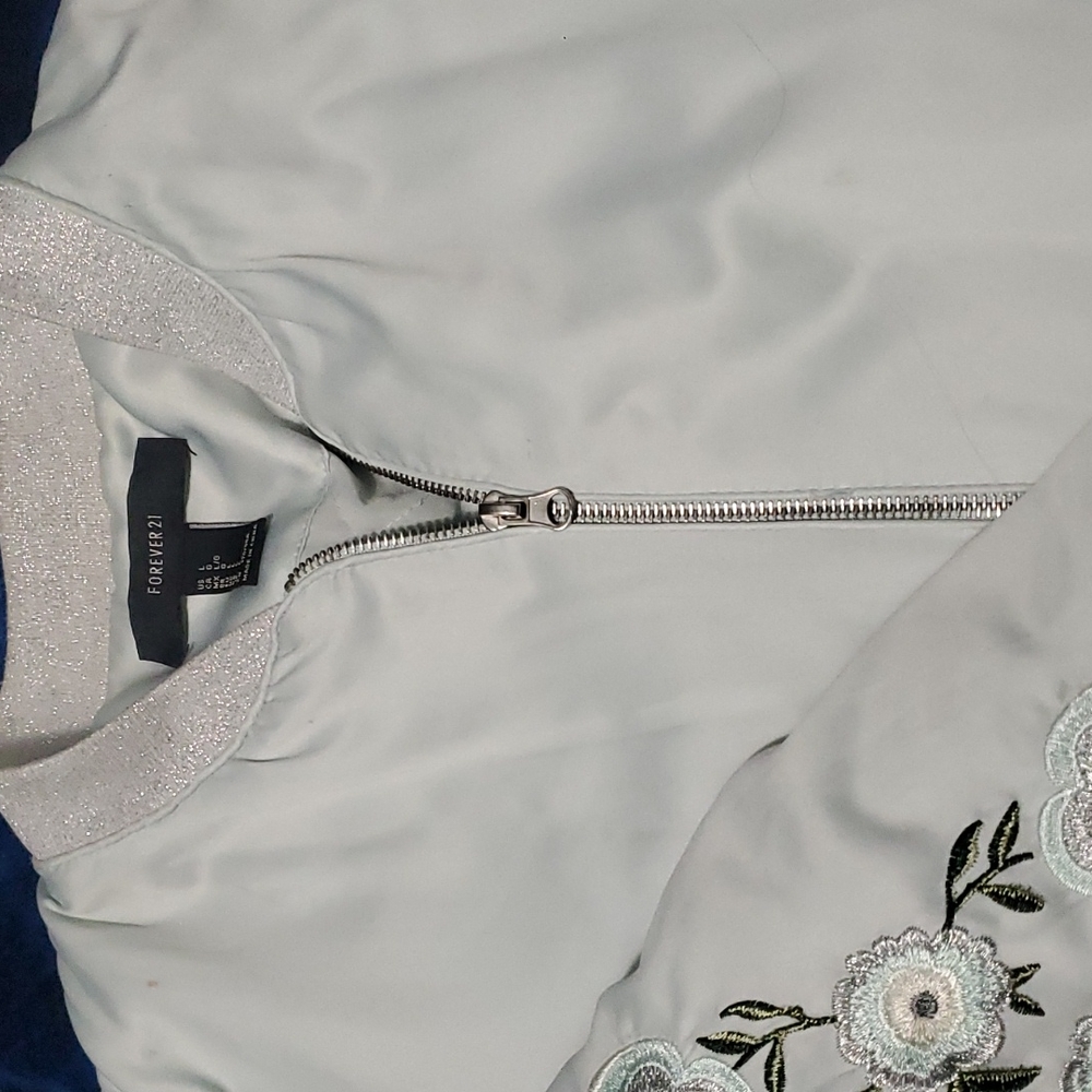 Embroidered silk jacket - Picture 5 of 6